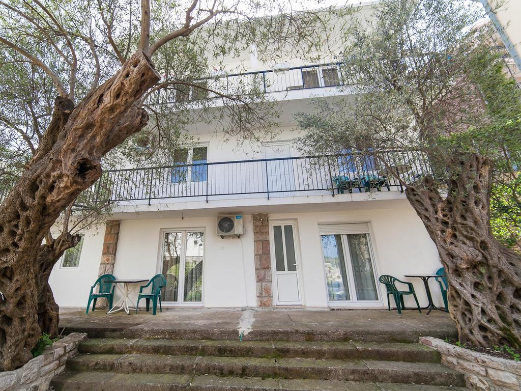 Hana Accommodation Sveti Stefan Bagian luar foto
