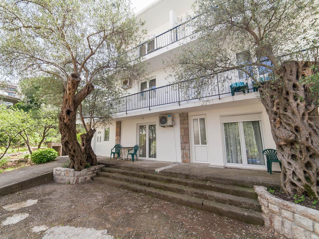 Hana Accommodation Sveti Stefan Bagian luar foto