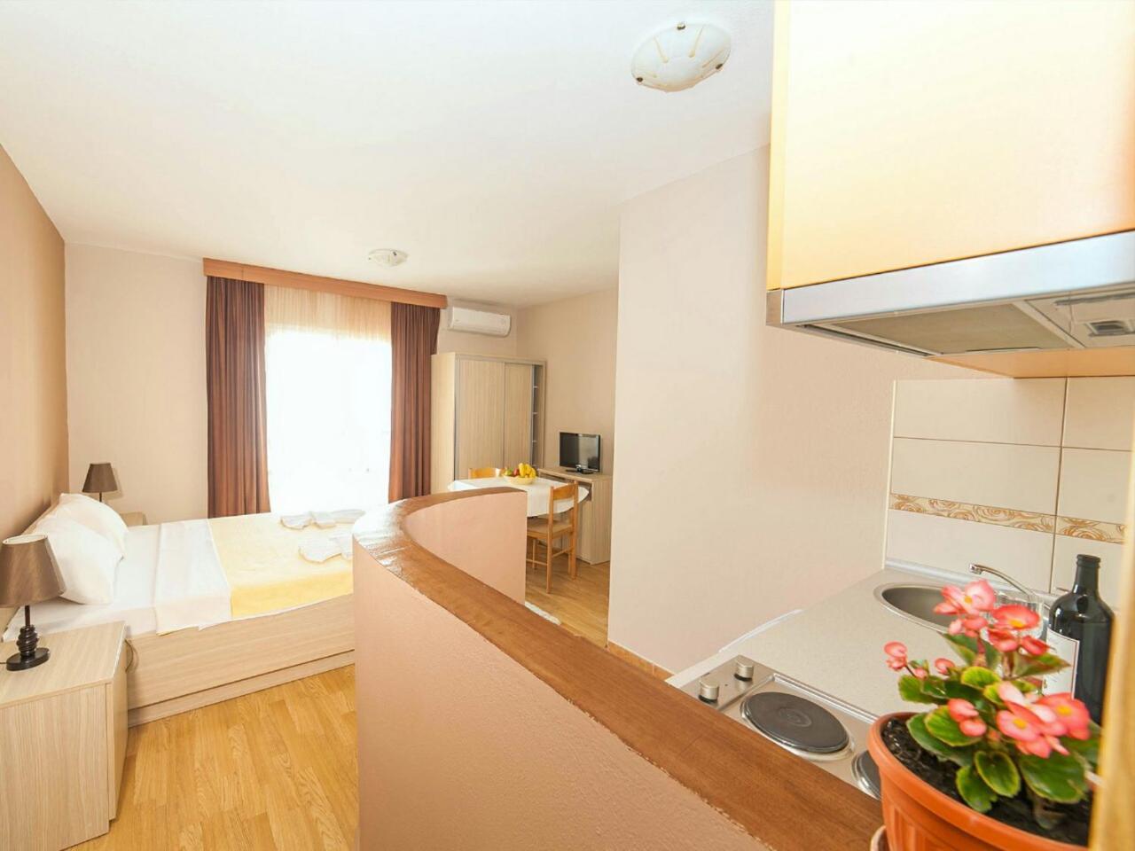 Hana Accommodation Sveti Stefan Bagian luar foto