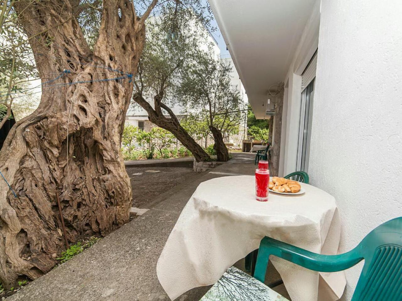 Hana Accommodation Sveti Stefan Bagian luar foto