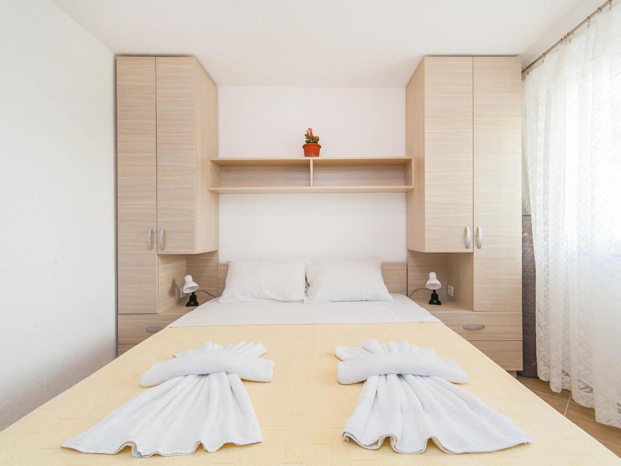 Hana Accommodation Sveti Stefan Bagian luar foto