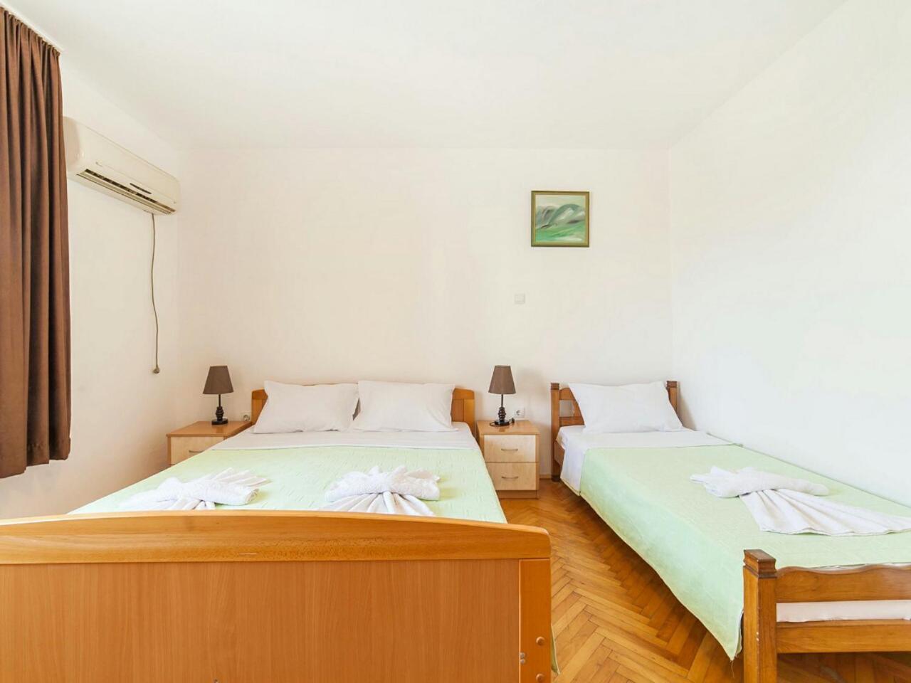 Hana Accommodation Sveti Stefan Bagian luar foto