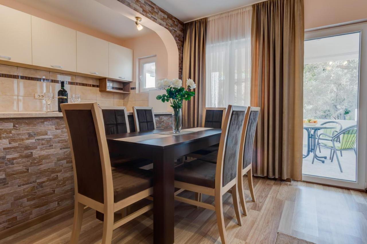 Hana Accommodation Sveti Stefan Bagian luar foto