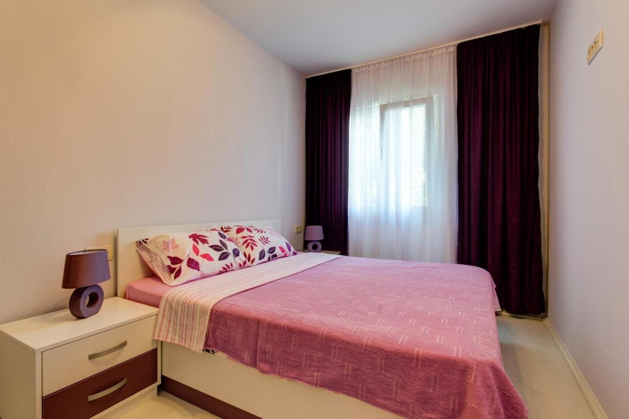 Hana Accommodation Sveti Stefan Bagian luar foto